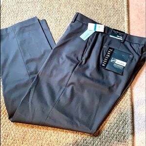 🎉HP🎉NWT, 36/30 Men’s Van Heusen Dark Charcoal Flat-Front Dress Pants